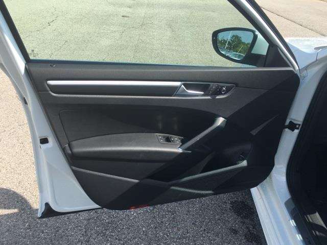 2017 Volkswagen Passat 1.8T R-Line 4dr Sedan